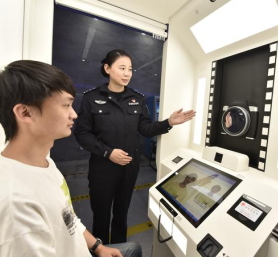 全国首台 | 公安综合服务自助机上线 身份证、交管、出入境业务一机通办